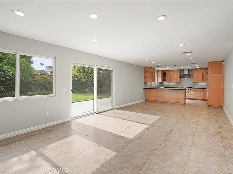 6215 Hesperia Ave — Photo 8
