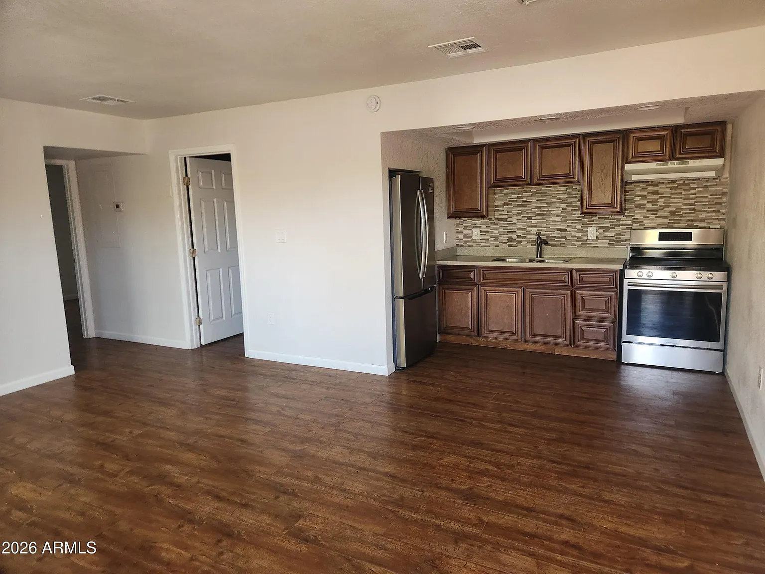 2 bed, 1.0 bath, 660 sqft, $1,300 — Photo 3