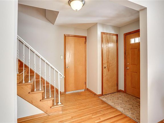 4th image of 379 Reist St