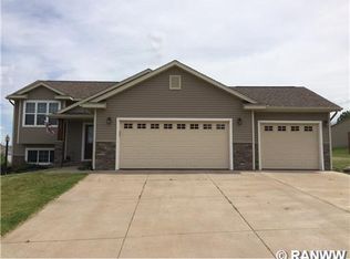 3227 W Ridge Dr, Eau Claire, WI 54703