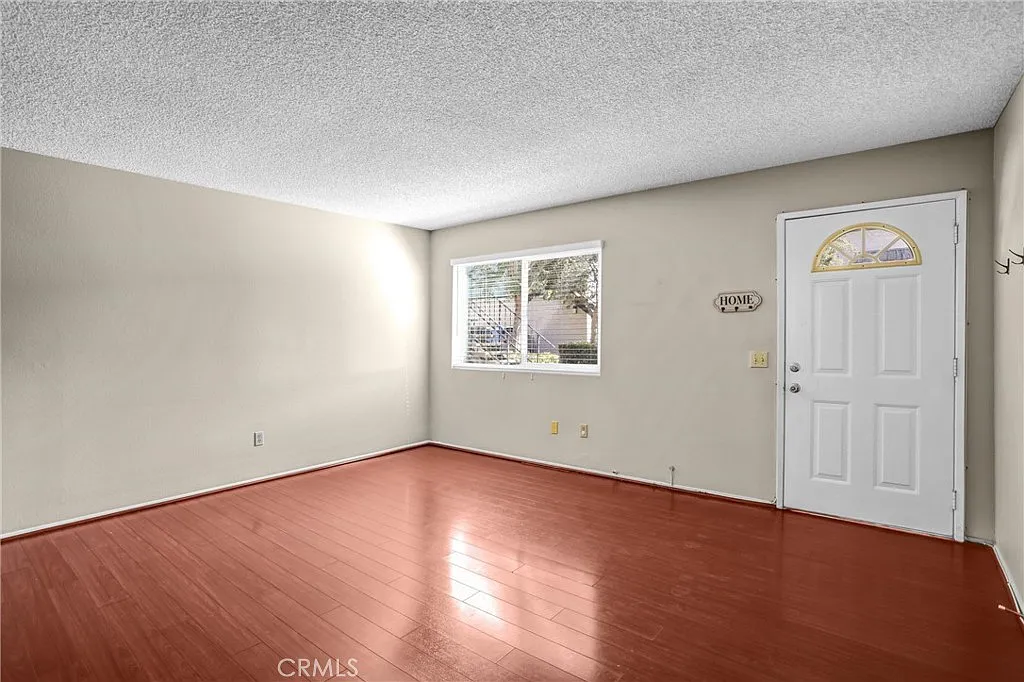 2 bed, 1.5 bath, 1024 sqft, $2,000 — Photo 2