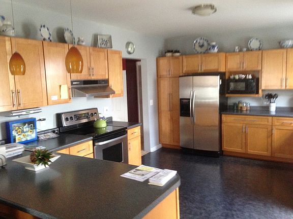 5th image of 173 W Main St