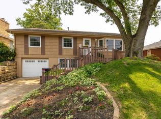 1880 Chaney Rd, Dubuque, IA 52001