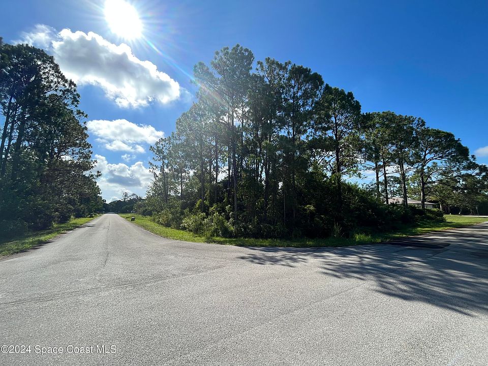 1st image of Salazar St SE