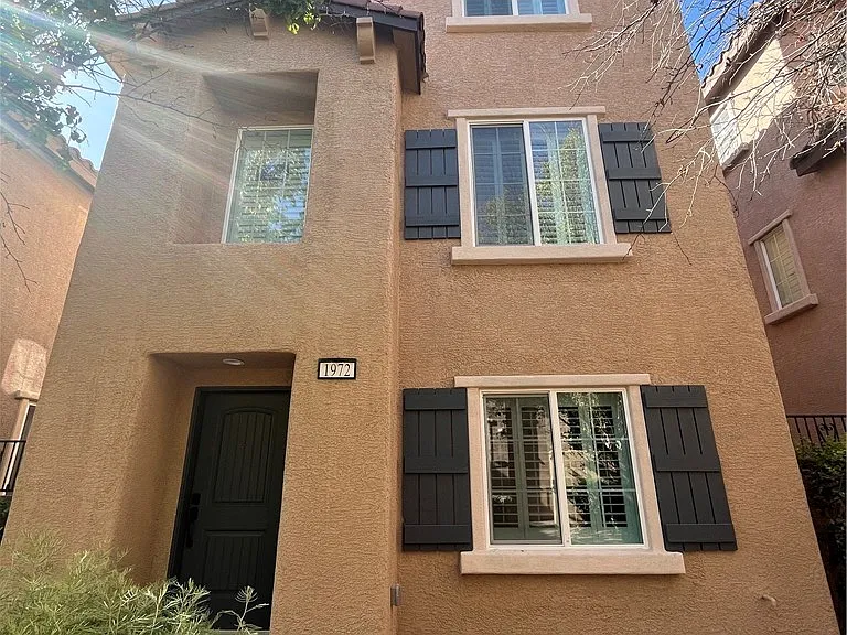 1972 Hollywell St — Photo 2