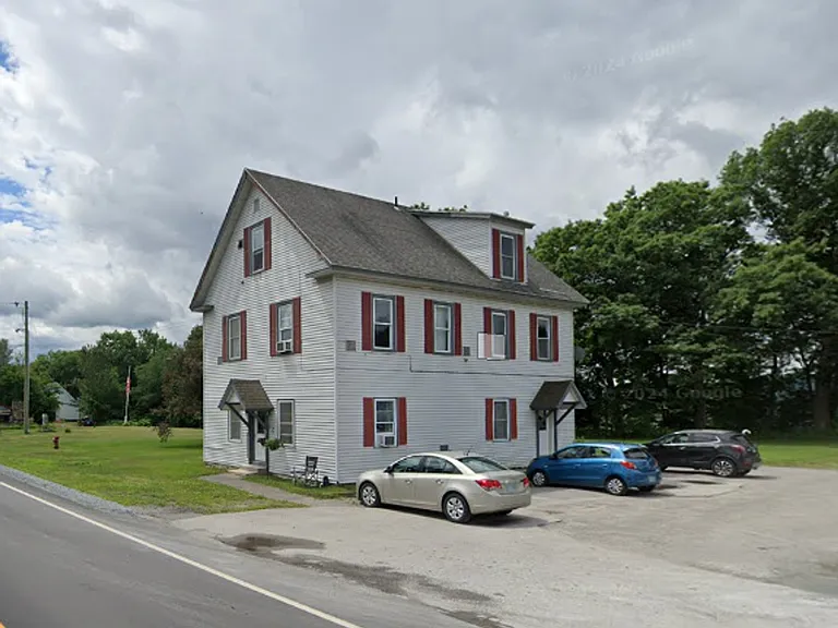 3135 Dartmouth College Hwy — Photo 1