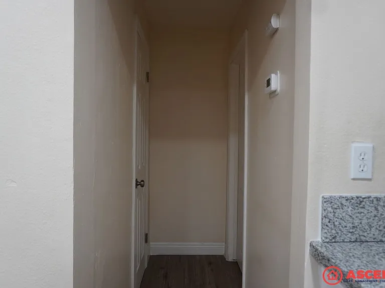 1106 Wilson Ave — Photo 6