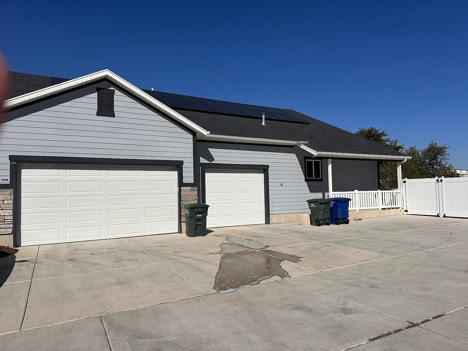 4 bed, 2.5 bath, 2400 sqft, $3,800 — Photo 4