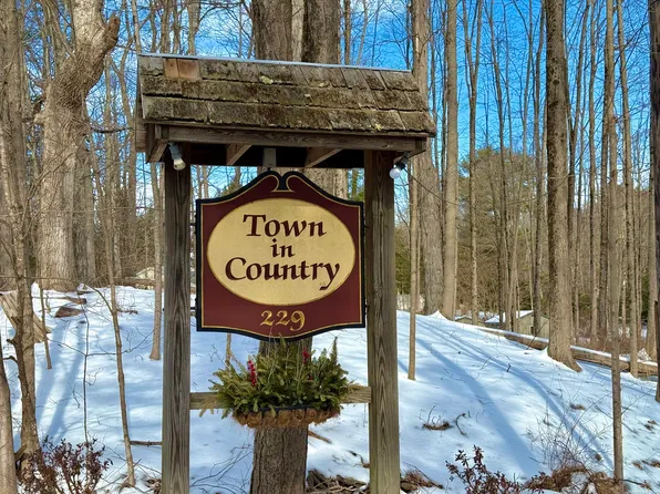 229 Bacon Pond Road APT 352, Woodbury, CT 06798