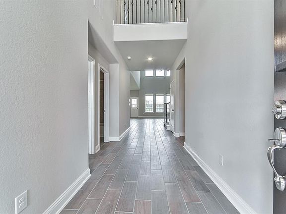 3rd image of 1614 Dominion Heights Ln