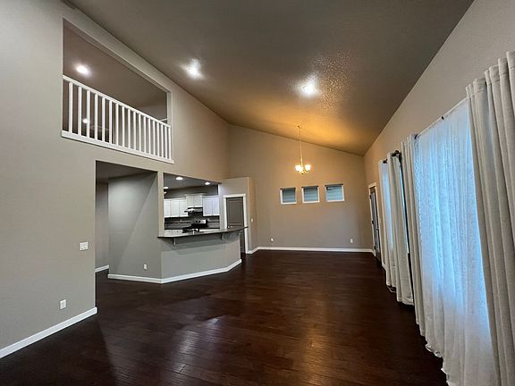 3rd image of 410 Cameo Dr