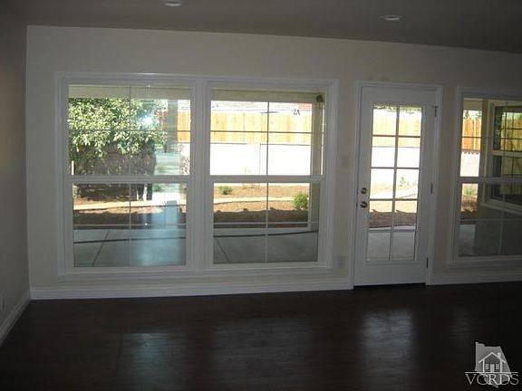3rd image of 8127 Encino Ave