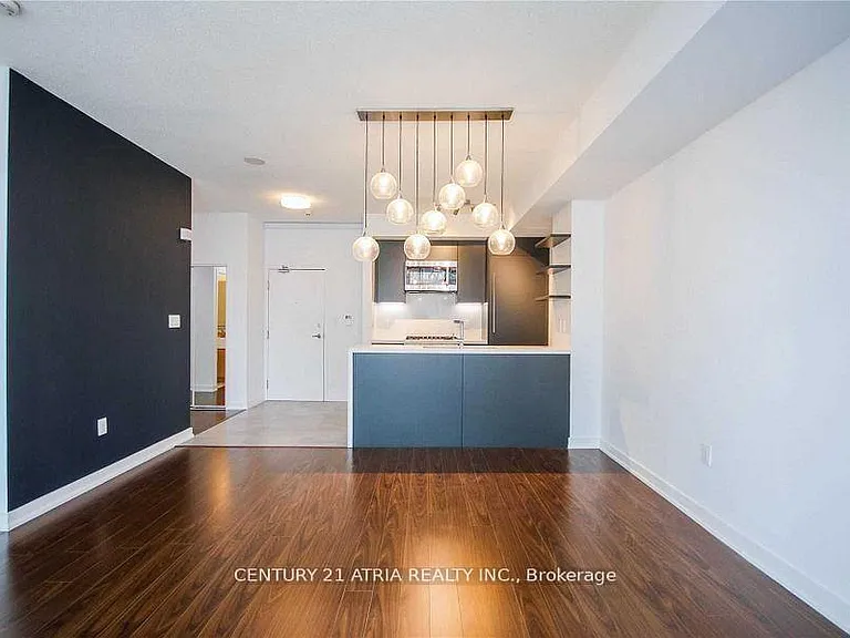 9 Spadina Ave #618 — Photo 3