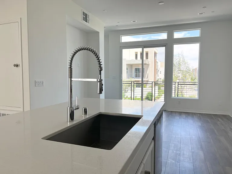 207 Merit — Photo 11