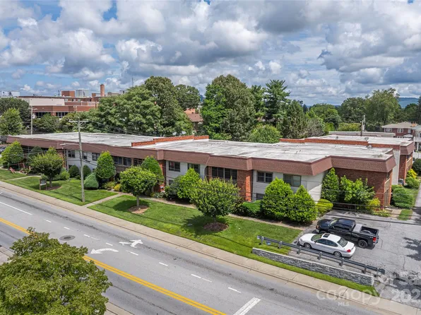 427 6th Ave W #B12, Hendersonville, NC 28739