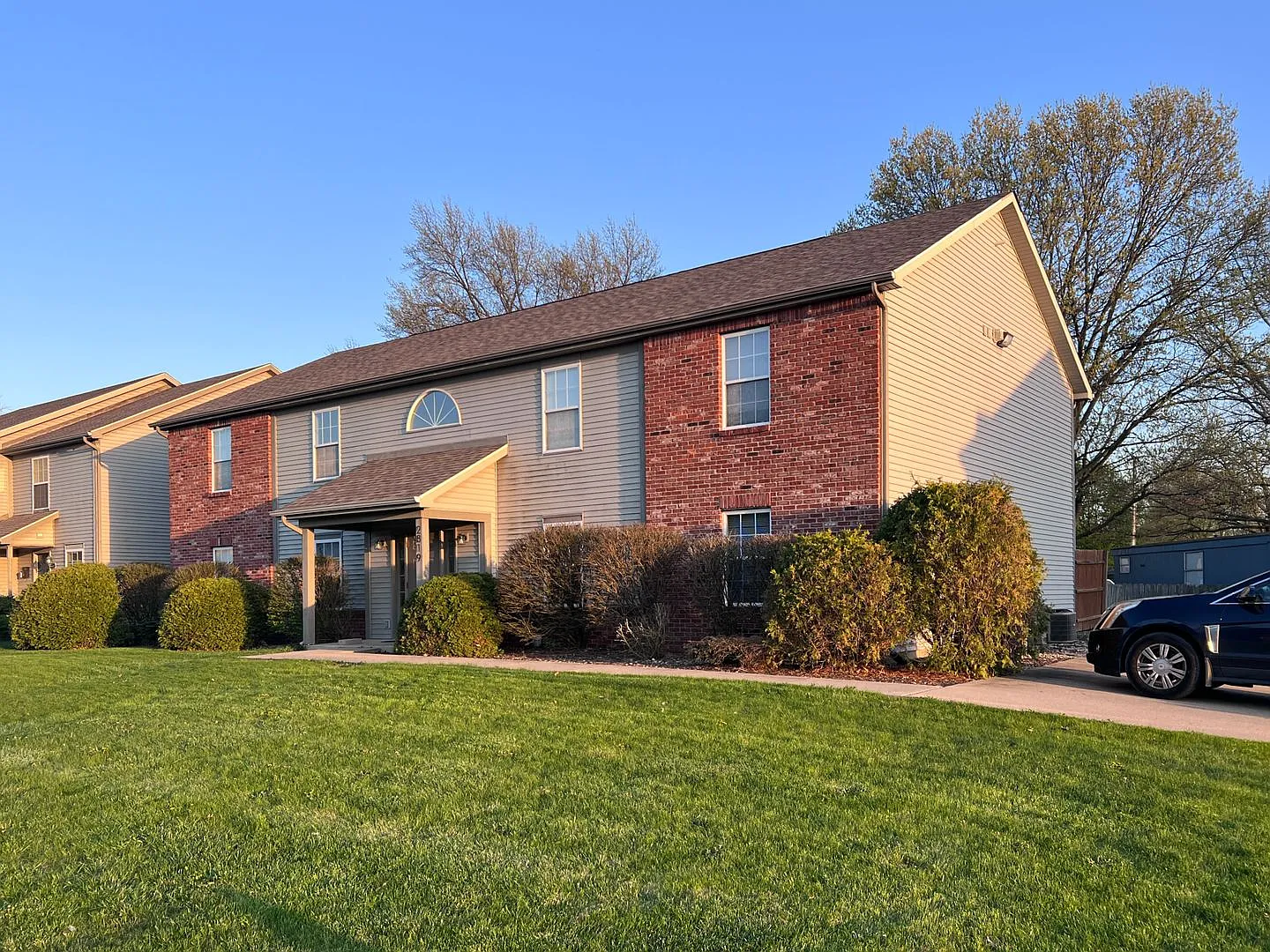 2819 Horizon Dr — Photo 2