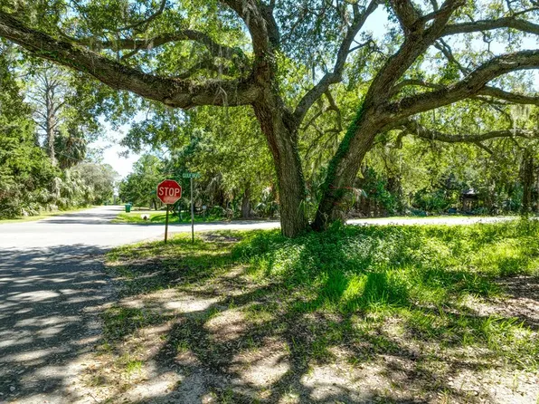 1210 Paroda Ave, Cedar Key, FL 32625