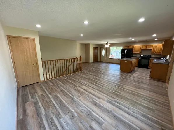 223 S Hering St, Appleton, MN 56208