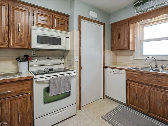 5th image of 6580 Monterey Dr