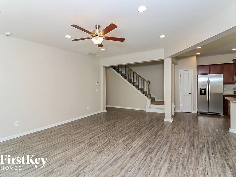 195 Bryon Ln — Photo 4