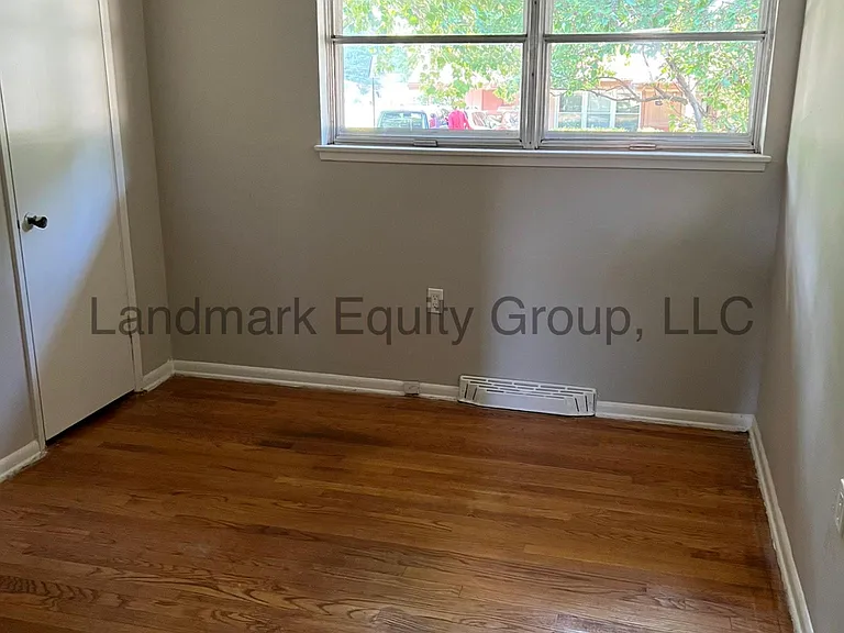 402 Whisper Ln — Photo 8