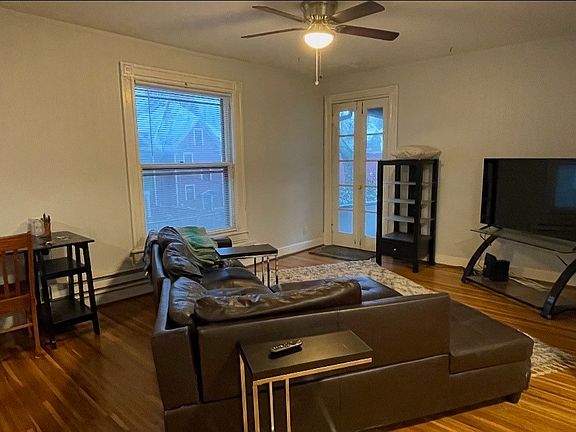2nd image of 21.5 Thayer St