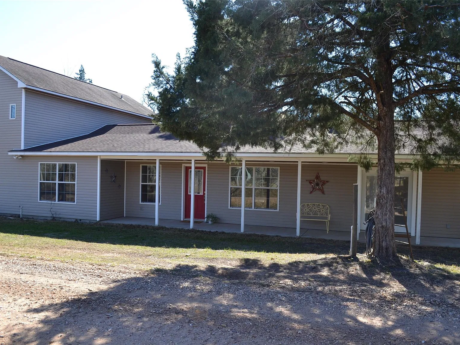 4 bed, 2.0 bath, 2038 sqft, $2,500 — Photo 1