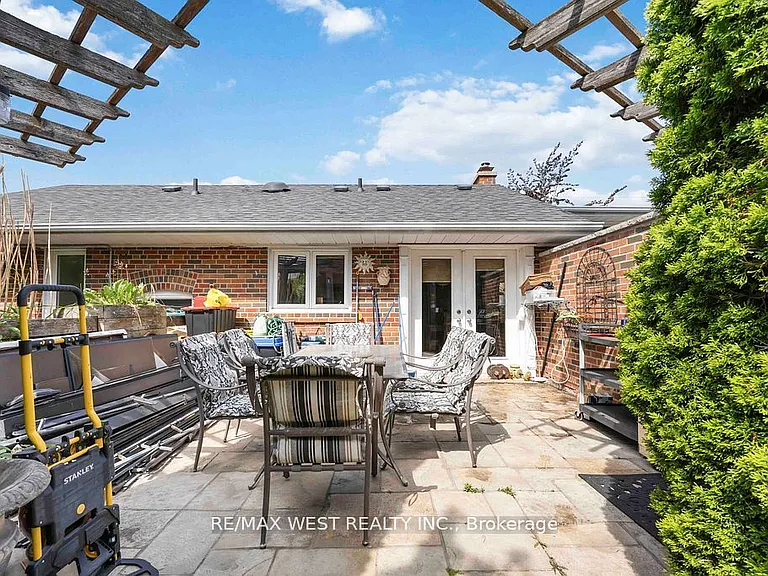 11 Duval Dr — Photo 25