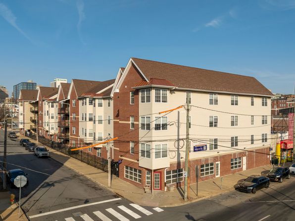 207 W 4th St #2B