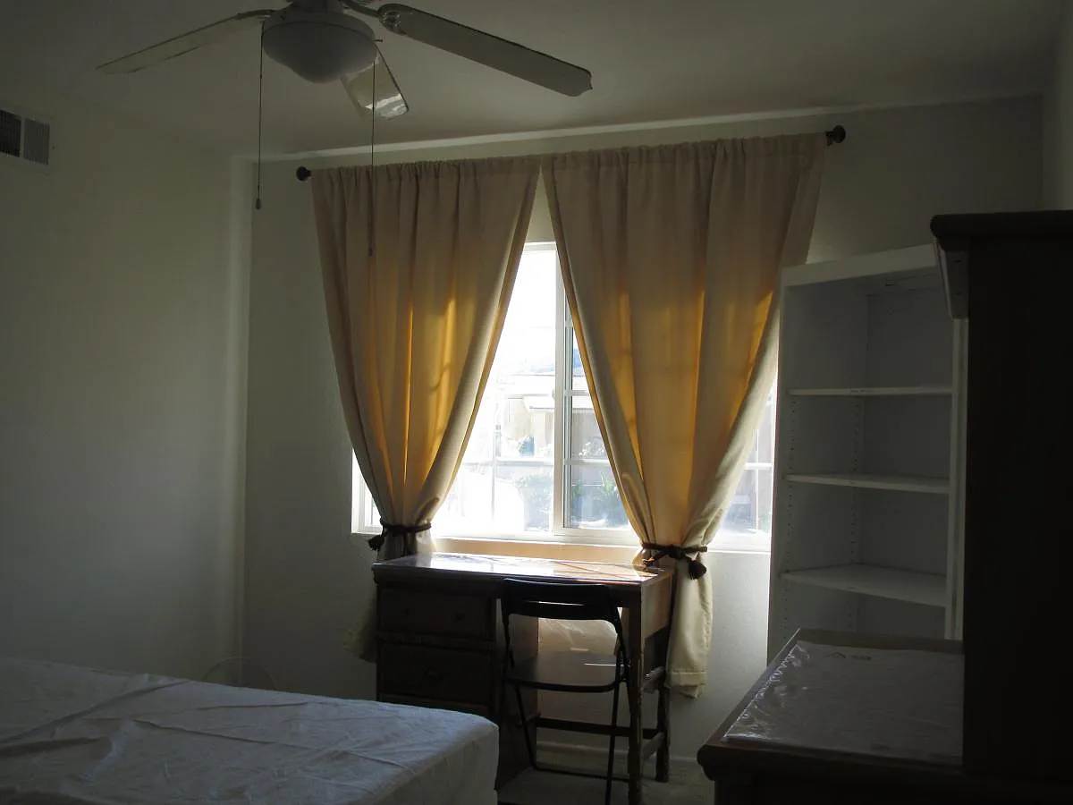 1 bed, 1.5 bath, 180 sqft, $850 — Photo 2