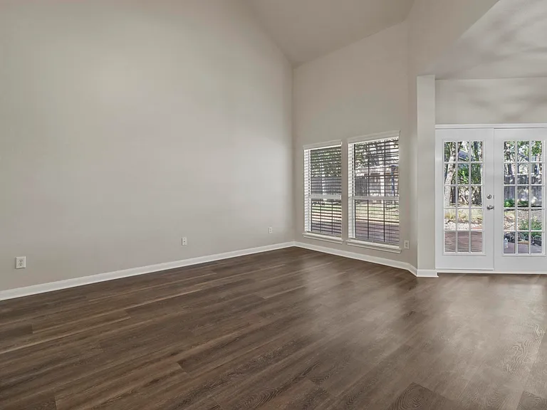 1527 Lakeview Dr — Photo 10