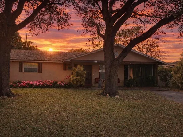 823 Lynnwood Drive, Lake Worth Beach, FL 33461