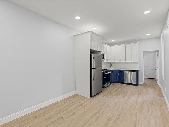 3rd image of 2229 N Woodstock St