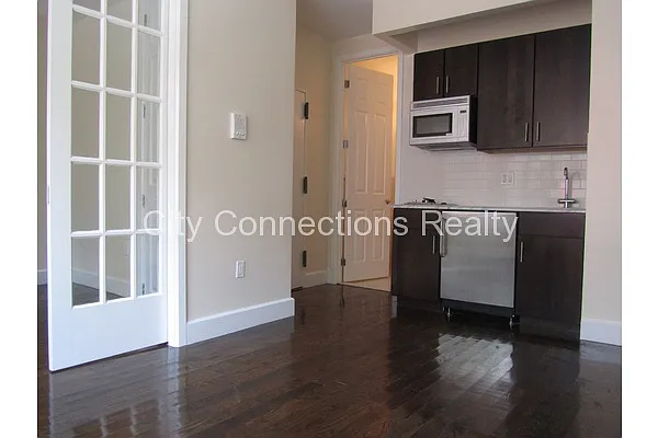 Rented by City Connections Realty | media 19