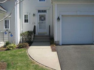 2 Meadowview Ct, Canton, CT 06019