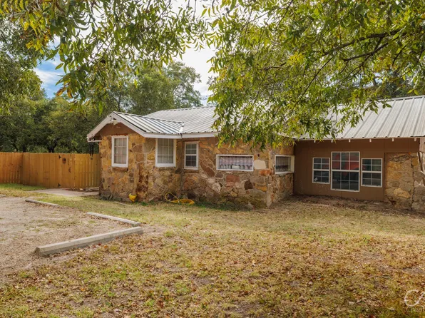 609 N 4th St W, Clyde, TX 79510