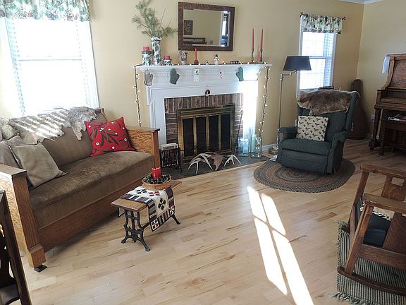 Bright ,cozy living room