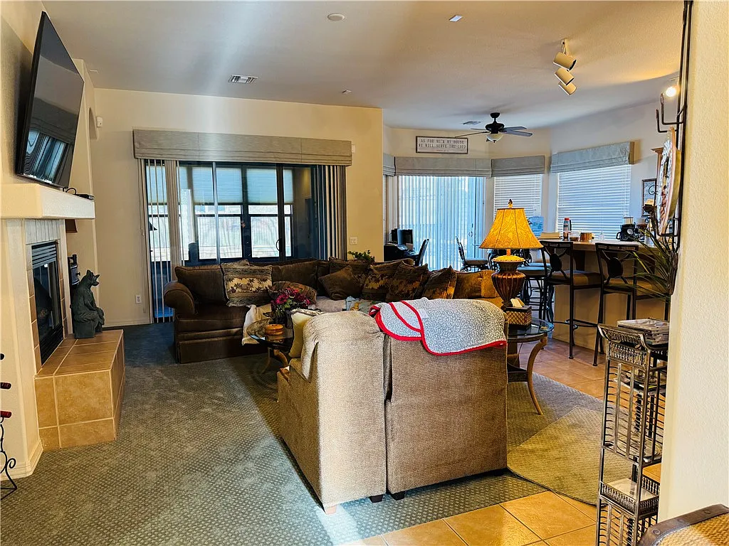 2 bed, 2.5 bath, 1676 sqft, $2,500 — Photo 4