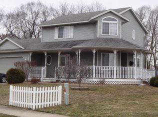678 Sunbrook Dr SE, Grand Rapids, MI 49508