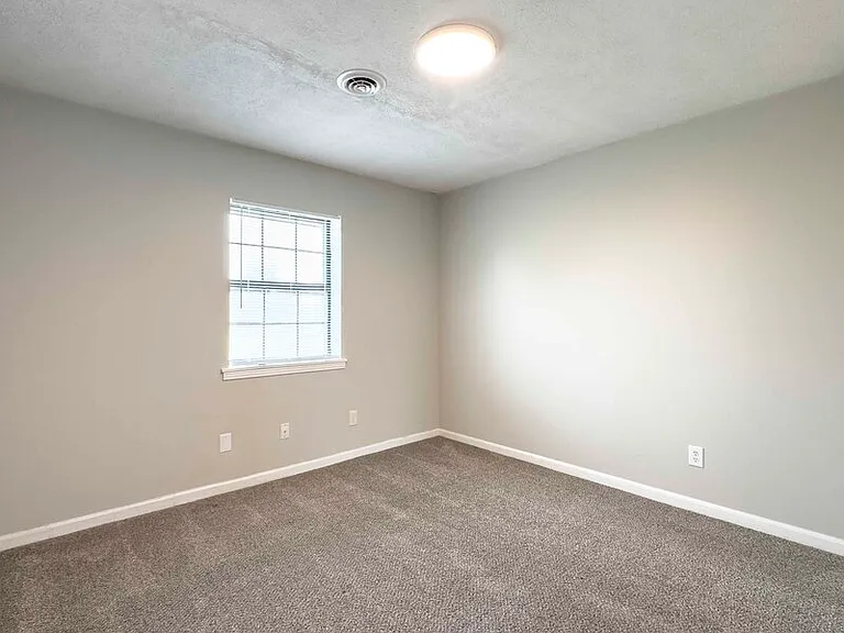 404-19 Thompsonville Ln — Photo 12