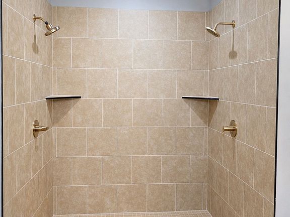 5th image of 709 Moormans Arm Rd