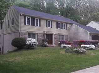 2516 Farrier Ln, Reston, VA 20191