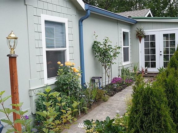 3rd image of 10409 137th St E #9