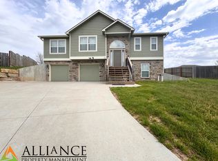 112 Quail Ct, Saint George, KS 66535