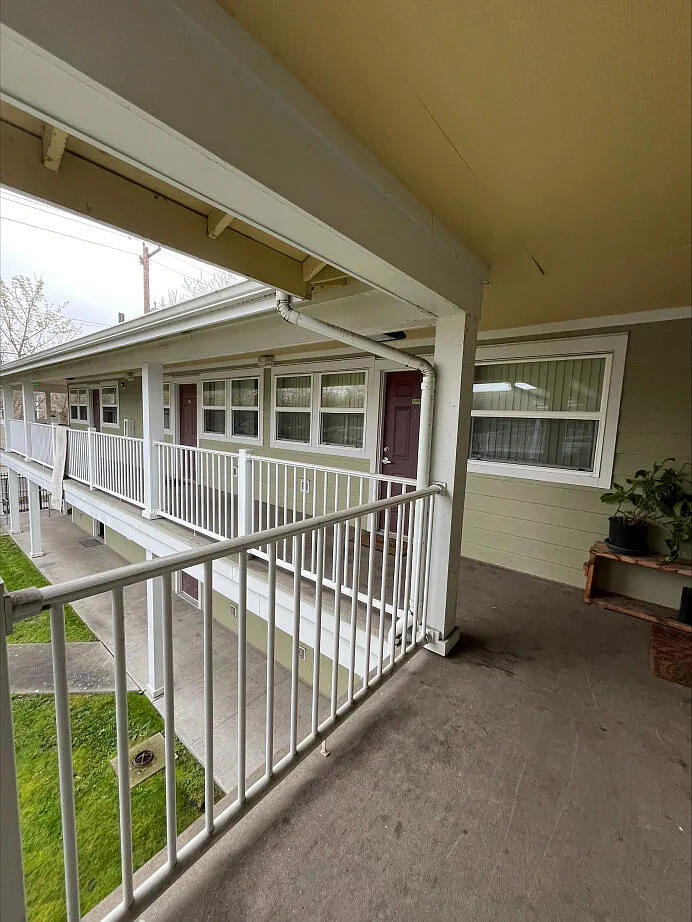 South Shore Court — Photo 3