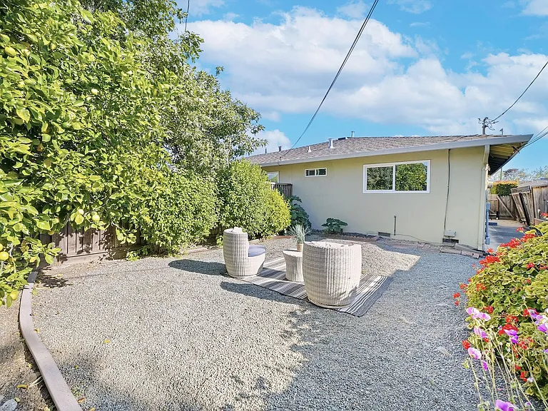 3967 Bismarck Dr — Photo 8