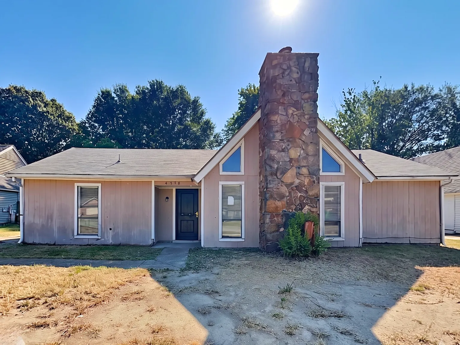 3 bed, 2.0 bath, 1274 sqft, $1,338 — Photo 1
