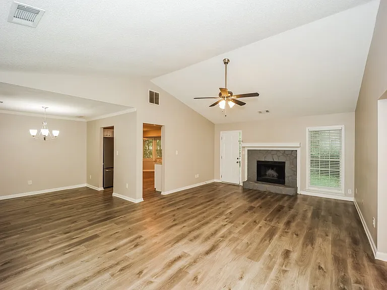 10916 Clearwater Dr — Photo 5