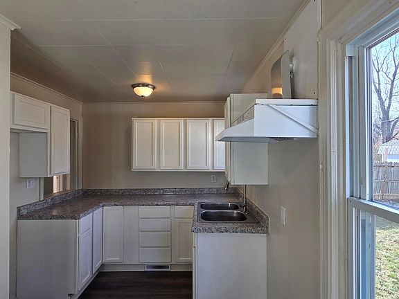 3rd image of 2569 Lexington Ave