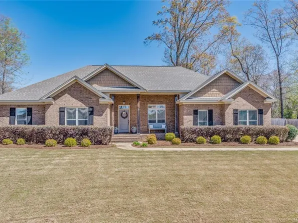 93 Maplewood Dr, Wetumpka, AL 36093